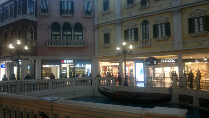 澳门大三巴牌坊大炮台对准哪里,澳门大三巴牌坊大炮台