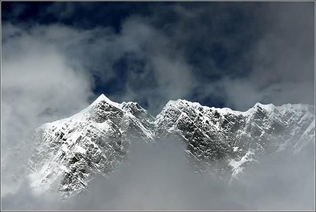 珠穆朗玛峰西坡大本营海拔多少,海拔最高的山峰是珠穆朗玛峰