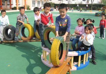 幼儿园自制体育器械有哪些,幼儿园自制户外体育器械手脚并用