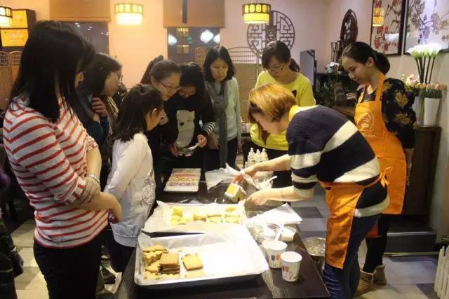《爱大厨烹饪课堂》之萌萌姜饼屋诞生记