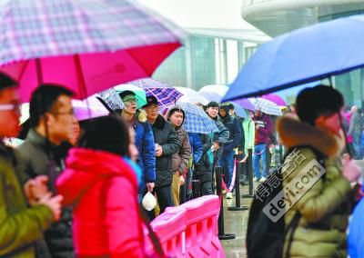 武汉春运绿皮火车,武汉增加公交车次迎春运