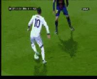 我竟无言以对原版视频,踢得不错但就是不会颠球