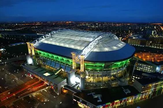 上帝召唤了一声，橙色的十四号灵巧转了个身，留下飞翔的传奇！