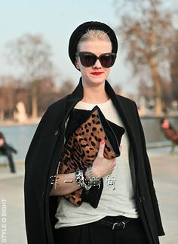 贝雷帽的正确戴法有刘海不掉,贝雷帽的正确戴法黑色经典款