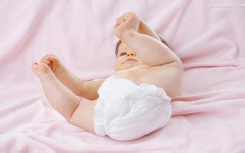 新生女婴正常生理现象,女童有发育特征多久来例假