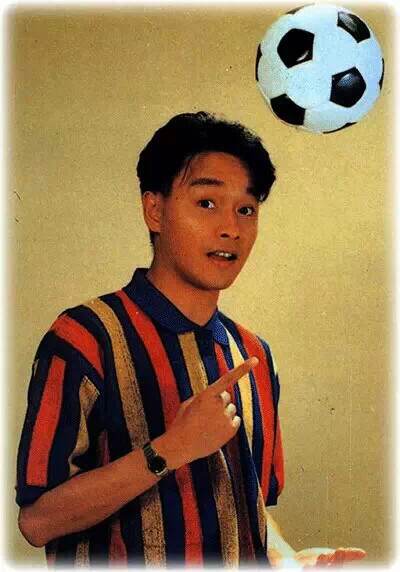 张国荣踢馆视频,张国荣踢过球的视频