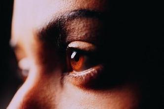 近视矫正激光手术的利与弊,激光矫正近视需理智