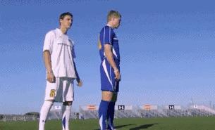 能做好两件事:盯人与解围,你就是个优秀中后卫