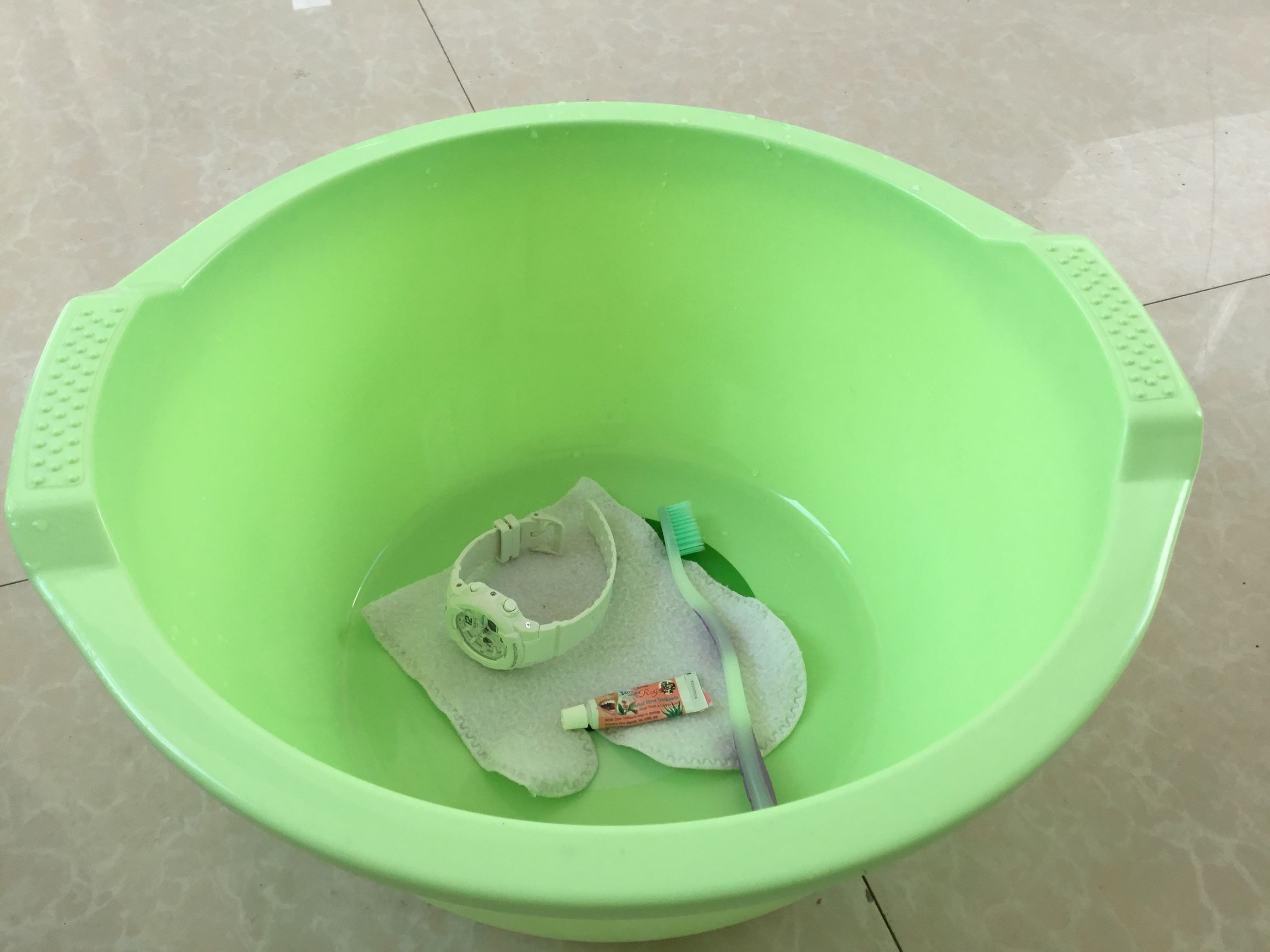 卡西欧运动白色手表掉漆怎么补漆,卡西欧手表氧化变色处理方法