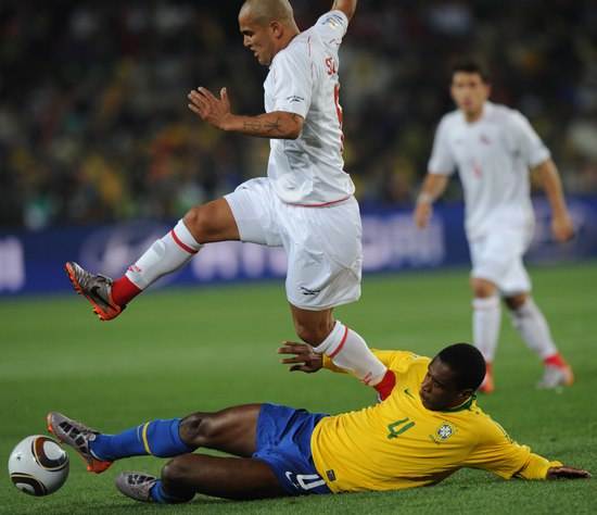 足球联赛为什么不许观战,为何业余比赛点球不踢中路