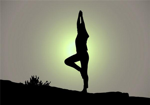 办公室练瑜伽的小动作,从零开始学瑜伽办公室瑜伽