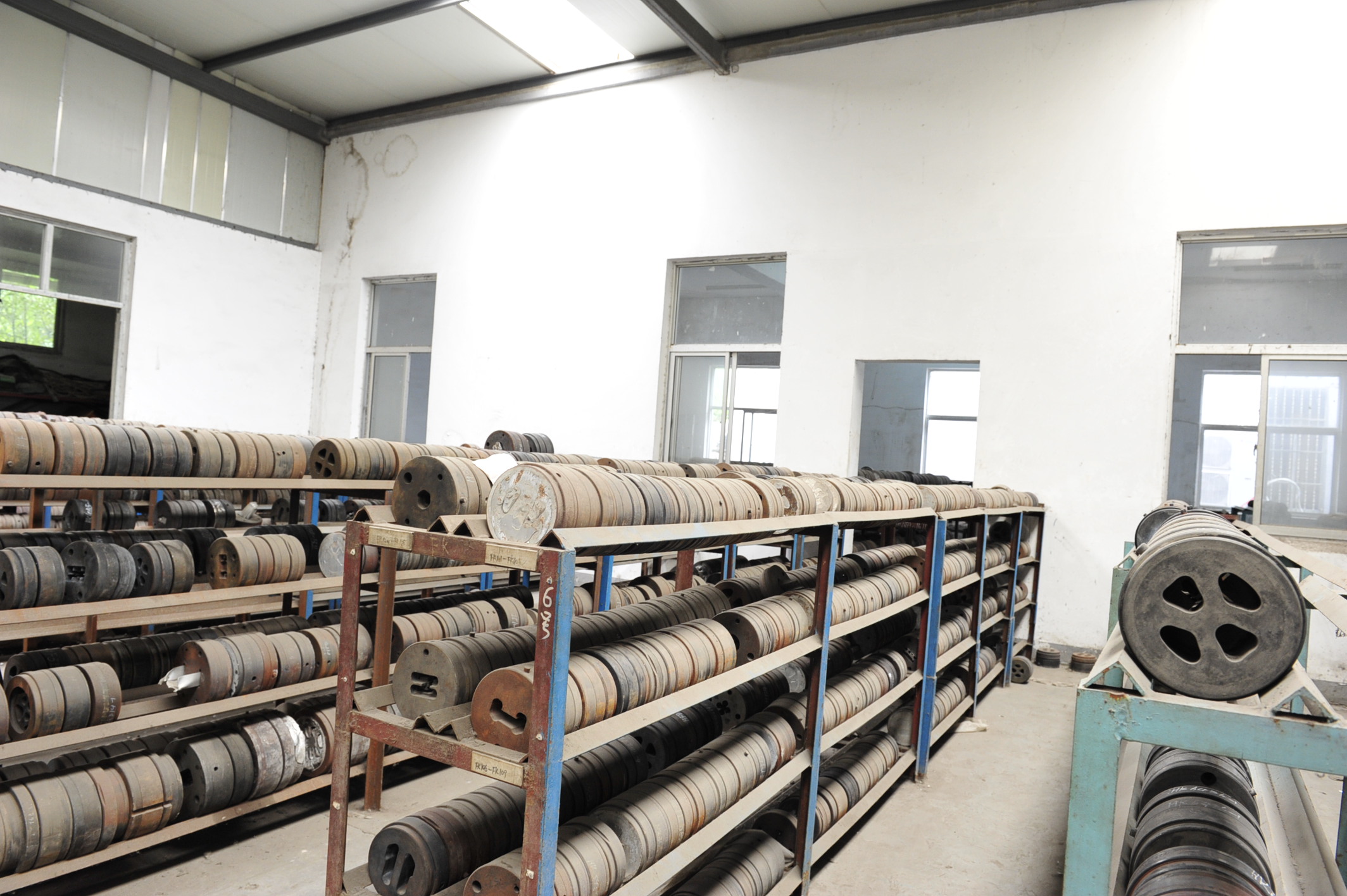 广州铝型材挤压模具厂,铝型材挤压模具的基本结构