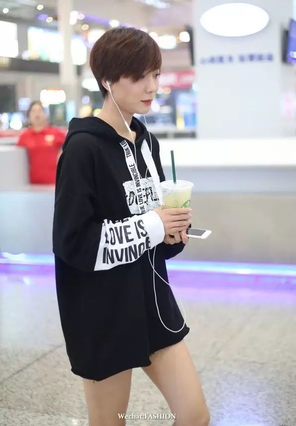 秋款卫衣女装搭配,早秋女装潮牌卫衣搭配什么裤子