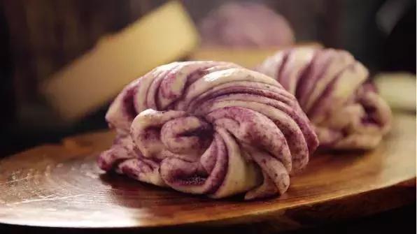 一只馒头成了网红1年开100家铺子，他带着馒头称霸中华美食界