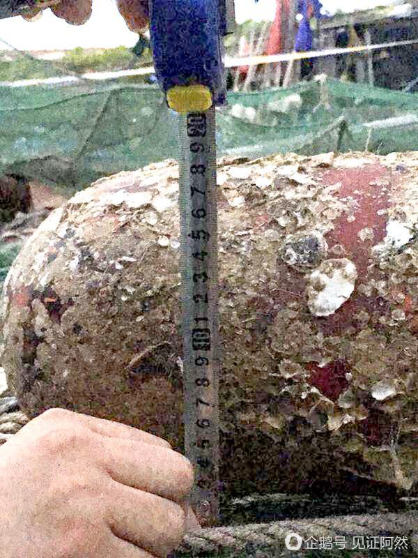 中国渔民打捞鱼雷好笑视频,江苏渔民捞获水下可疑装置上缴