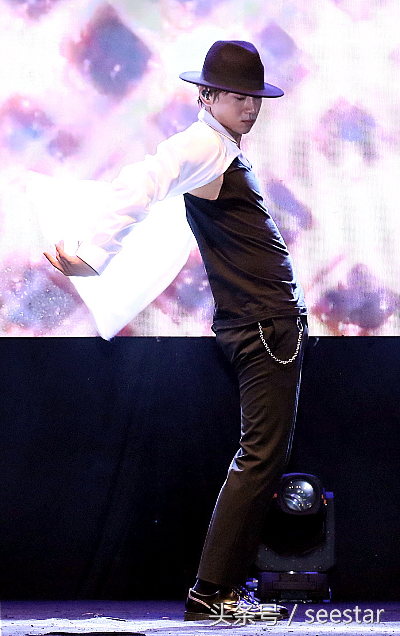 黄致列新闻当事人,黄致列拥抱歌迷