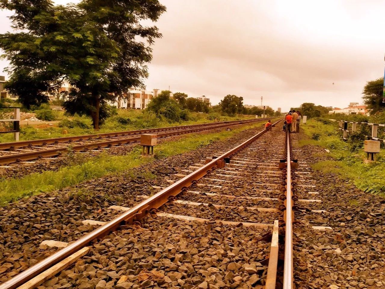 灯火阑珊处，那个青年，那个年轻的烟火匠笑颜如花