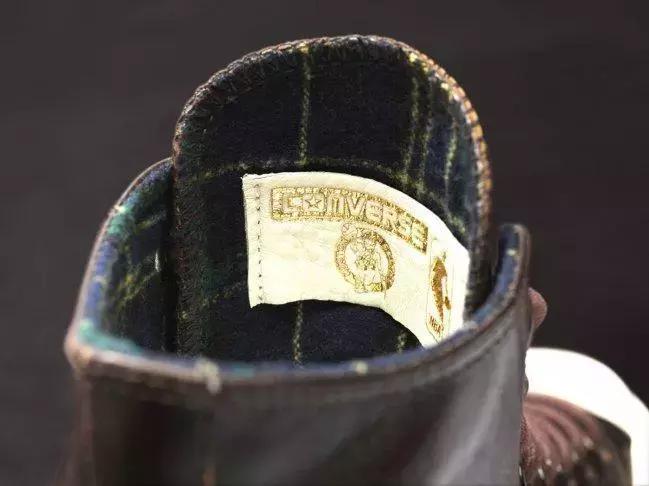 我的天,匡威居然把球衣裁开做了鞋面!