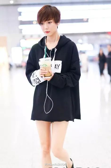 秋款卫衣女装搭配,早秋女装潮牌卫衣搭配什么裤子