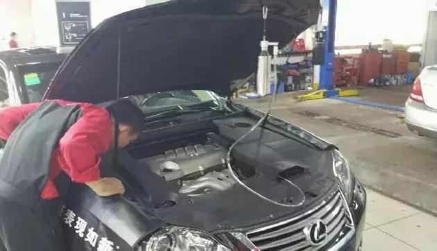 发动机排气管堵塞造成发动机爆炸,发动机排气筒被堵