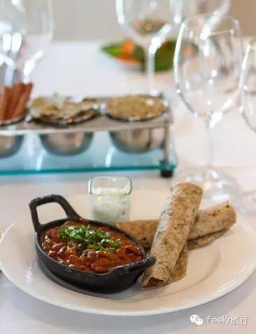 这个与马尔代夫隔海相望的火山岛国，免签人少，还可以玩遍海陆空