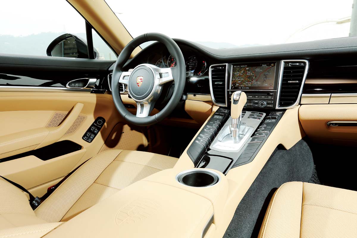 保时捷panameraturbos飙车,保时捷panameragts弹射