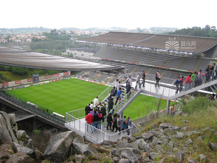 跑火车遇到的怪事,奇葩足球场