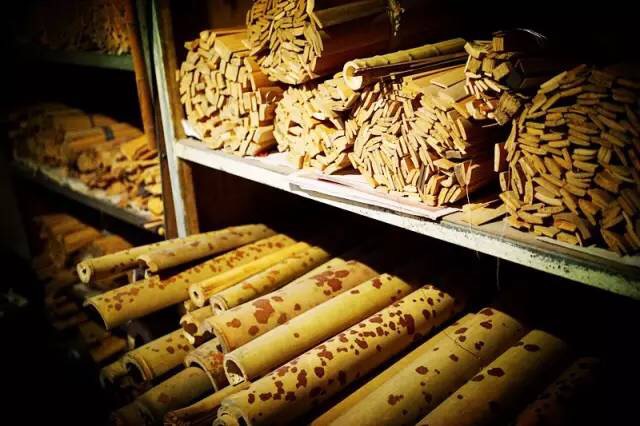 湘妃竹折扇制扇大师,湘妃竹手工折扇大师