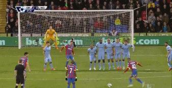 为什么球场上总是会发生“看见哈特抡一脚”？