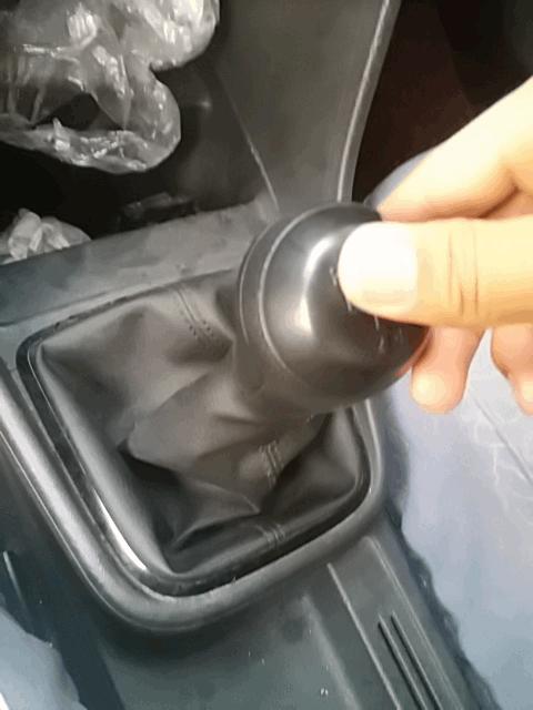 刚上车挂不上挡,上车挂不了挡怎么回事