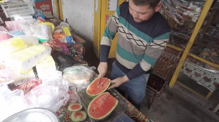 库尔勒的香梨能辨“雌雄”，塔克拉玛干沙漠的胡杨林经历天使之吻