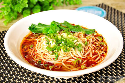 小本创业摆摊小吃培训,现在开什么小吃店比较赚钱投资小