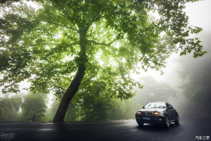 宝马X6,不谈性能如何!自驾遇上大雨还被拍成大片,颜值绝对够!