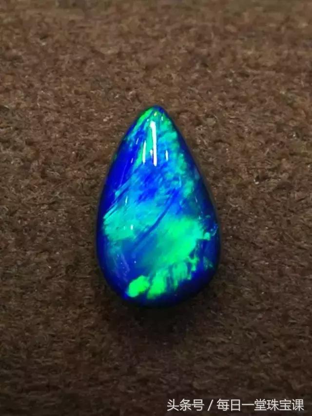 怎样挑选黑欧泊和白欧泊,如何挑选欧泊