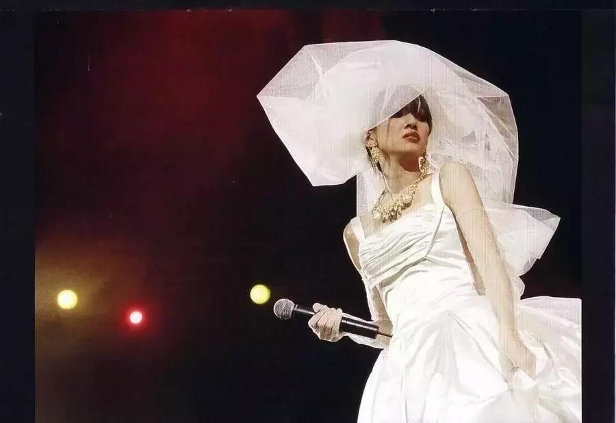 香港女星梅艳芳个人资料,90年代的香港女星梅艳芳