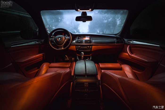 宝马X6,不谈性能如何!自驾遇上大雨还被拍成大片,颜值绝对够!