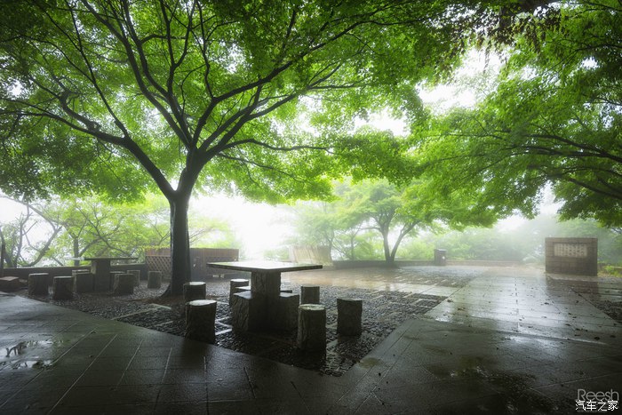 宝马X6,不谈性能如何!自驾遇上大雨还被拍成大片,颜值绝对够!