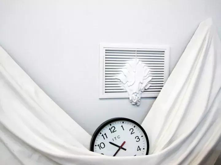 厉害了！这个把700双AJ挂起来当装饰的设计才叫牛！