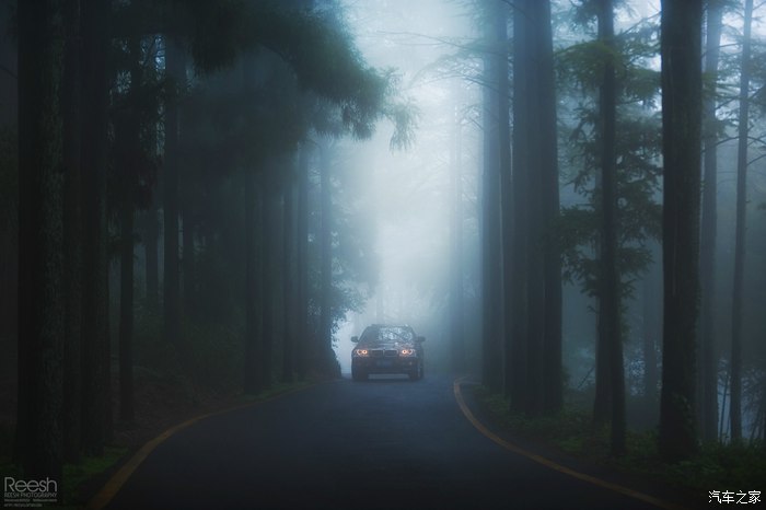 宝马X6,不谈性能如何!自驾遇上大雨还被拍成大片,颜值绝对够!