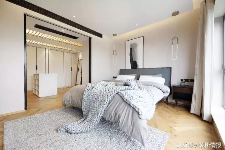 她家竟然有两个衣帽间、两个厨房！