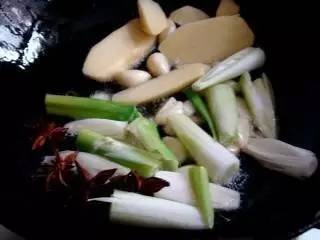 如何让菜品看起来油亮,教你1招口感脆嫩又入味