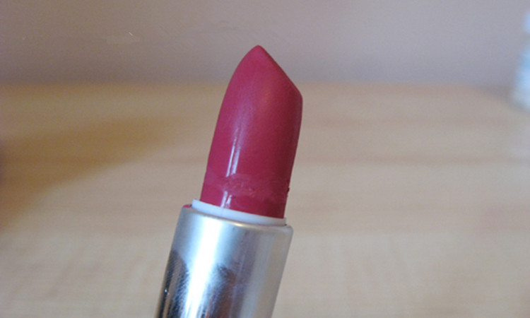 口红断了千万别扔一招变新,口红断了怎么变回原来的形状