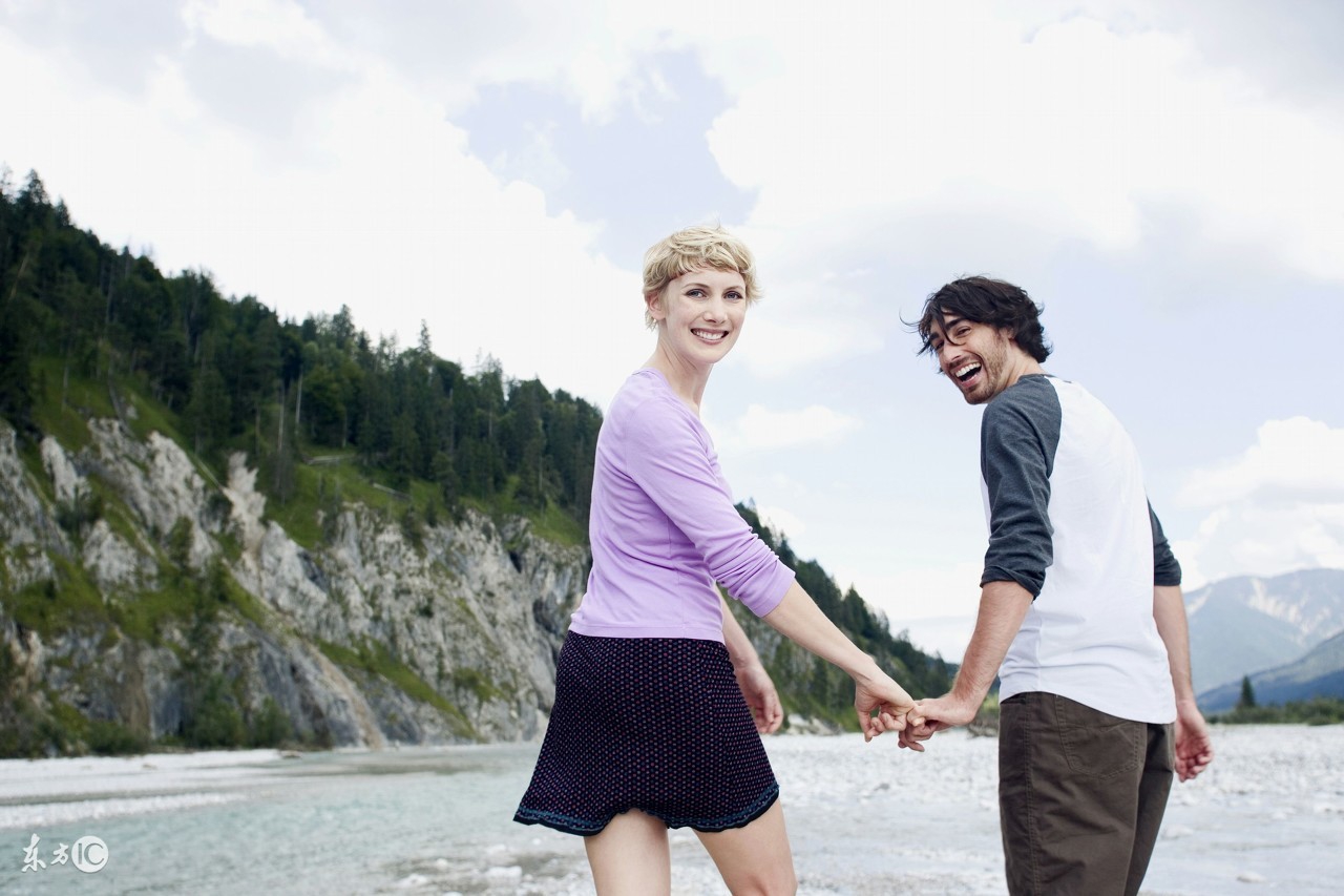 出国前让朋友帮助买房,后发现产证是朋友的名字,将朋友告上法庭