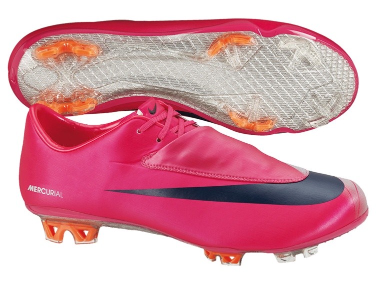 粉色足球鞋高帮全部都是粉红的,好看且实战好的足球鞋