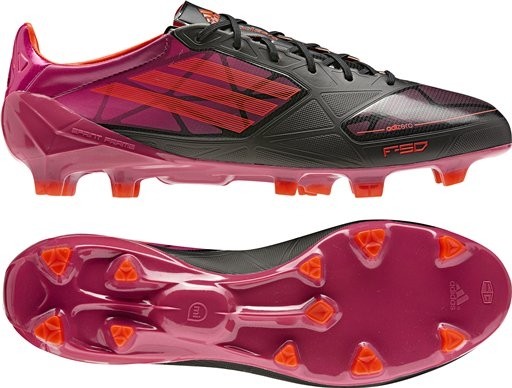 粉色足球鞋高帮全部都是粉红的,好看且实战好的足球鞋