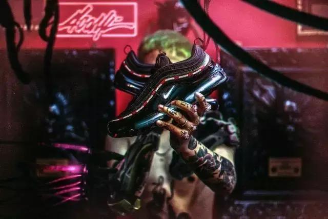 好想跟男朋友抢sneaker穿喔