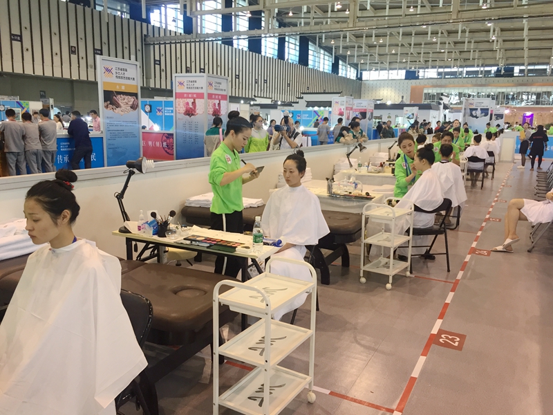 与国际接轨的美容化妆比赛是啥样的？