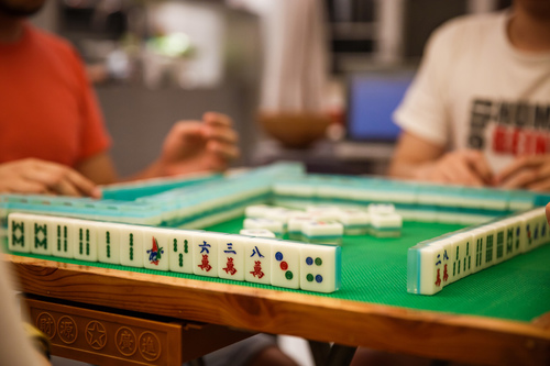 昨晚打麻将输得很惨怎么办,昨晚打麻将输了一千多