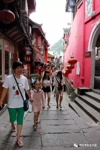 开着房车去遛娃,开着房车带狗狗出去玩