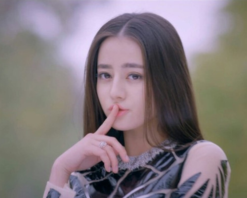 手放哪呢帕托？撩热巴和李宇春，揩油莎娃与沃伊，玩花样足球呢？